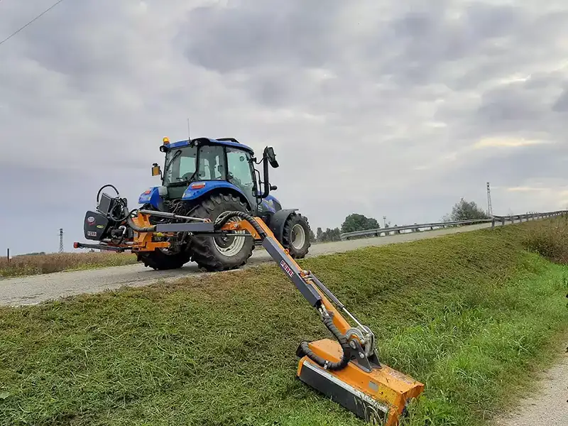 Taglio erba bordi stradali - nsvgarden srl